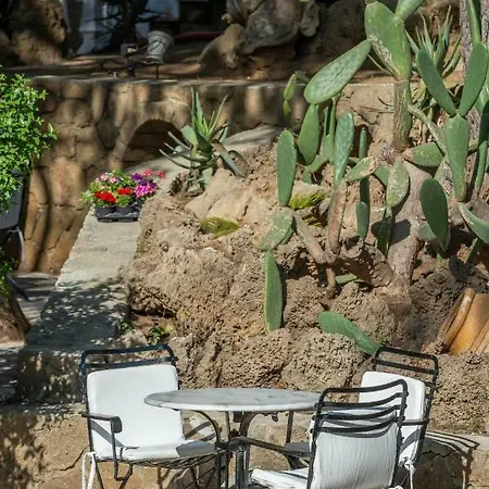 Hotel Vasilikos Beach מלון 2*